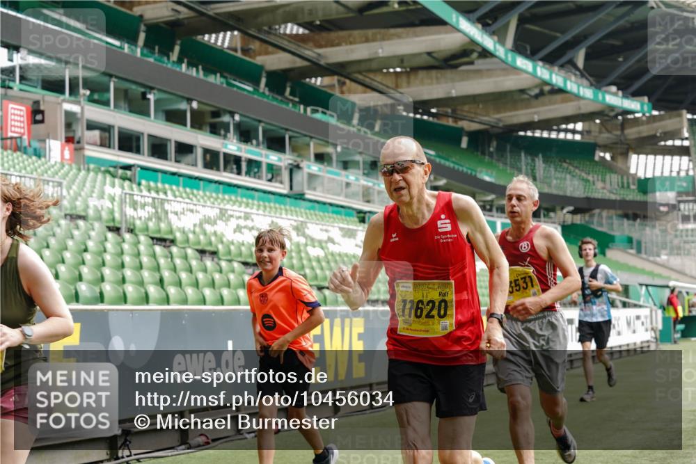 13.09.2026 - 21. swb-Marathon Bremen Michael Burmester http://msf.ph/oto/10456034 13.09.2026 10:33:00 Laufen im Stadion 10018, 10067, 10078, 10166, 10184, 10203, 10211, 10226, 10236, 10243, 10246, 10249, 10255, 10256, 10297, 10300, 10322, 10365, 10372, 10374, 10379, 10383, 10394, 10408, 10410, 10423, 10428, 10443, 10486, 10494, 10503, 10517, 10518, 10529, 10530, 10540, 10543, 10550, 10565, 10578, 10608, 10631, 10646, 10670, 10673, 10675, 10687, 10690, 10703, 10704, 10707, 10721, 10725, 10728, 10745, 10749, 10750, 10771, 10787, 10788, 10794, 10809 meine-sportfotos.de