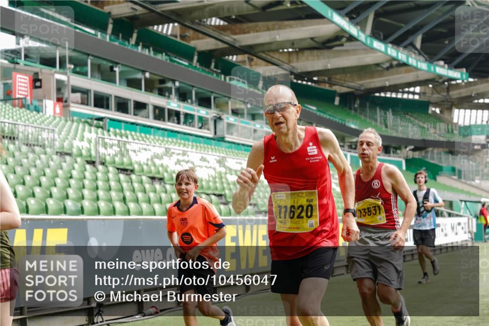 13.09.2026 - 21. swb-Marathon Bremen Michael Burmester http://msf.ph/oto/10456047 13.09.2026 10:33:00 Laufen im Stadion 10018, 10067, 10078, 10166, 10184, 10203, 10211, 10226, 10236, 10243, 10246, 10249, 10255, 10256, 10297, 10300, 10322, 10365, 10372, 10374, 10379, 10383, 10394, 10408, 10410, 10423, 10428, 10443, 10486, 10494, 10503, 10517, 10518, 10529, 10530, 10540, 10543, 10550, 10565, 10578, 10608, 10631, 10646, 10670, 10673, 10675, 10687, 10690, 10703, 10704, 10707, 10721, 10725, 10728, 10745, 10749, 10750, 10771, 10787, 10788, 10794, 10809 meine-sportfotos.de