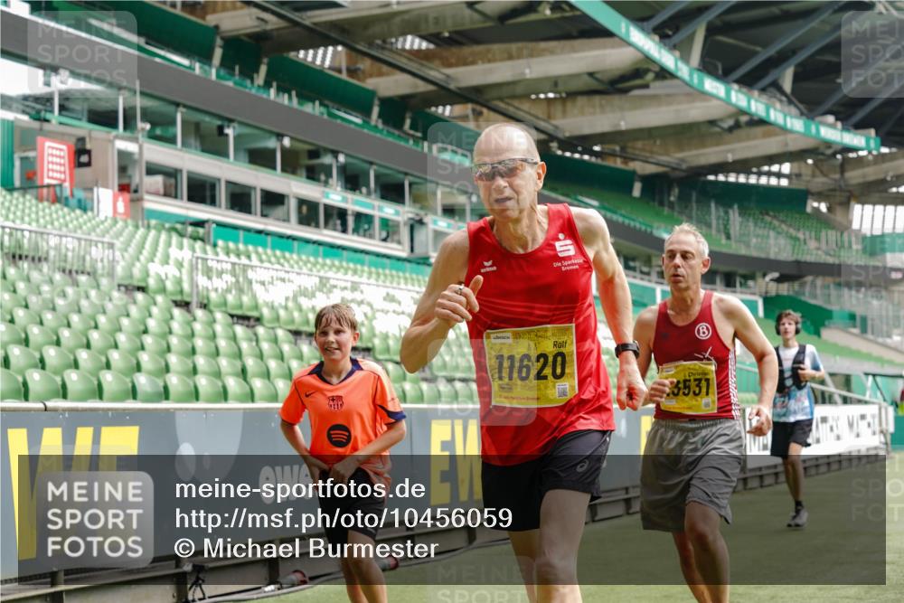 13.09.2026 - 21. swb-Marathon Bremen Michael Burmester http://msf.ph/oto/10456059 13.09.2026 10:33:00 Laufen im Stadion 10018, 10067, 10078, 10166, 10184, 10203, 10211, 10226, 10236, 10243, 10246, 10249, 10255, 10256, 10297, 10300, 10322, 10365, 10372, 10374, 10379, 10383, 10394, 10408, 10410, 10423, 10428, 10443, 10486, 10494, 10503, 10517, 10518, 10529, 10530, 10540, 10543, 10550, 10565, 10578, 10608, 10631, 10646, 10670, 10673, 10675, 10687, 10690, 10703, 10704, 10707, 10721, 10725, 10728, 10745, 10749, 10750, 10771, 10787, 10788, 10794, 10809 meine-sportfotos.de
