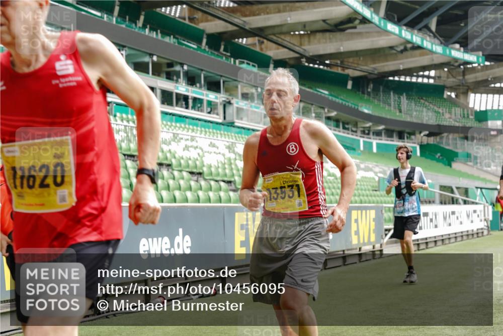 13.09.2026 - 21. swb-Marathon Bremen Michael Burmester http://msf.ph/oto/10456095 13.09.2026 10:33:01 Laufen im Stadion 10018, 10067, 10078, 10166, 10184, 10203, 10211, 10226, 10236, 10243, 10246, 10249, 10255, 10256, 10297, 10300, 10322, 10365, 10372, 10374, 10379, 10383, 10394, 10408, 10410, 10423, 10428, 10443, 10486, 10494, 10503, 10517, 10518, 10529, 10530, 10540, 10543, 10550, 10565, 10578, 10608, 10631, 10646, 10670, 10673, 10675, 10687, 10690, 10691, 10703, 10704, 10707, 10721, 10725, 10728, 10745, 10749, 10750, 10771, 10787, 10788, 10794, 10809 meine-sportfotos.de