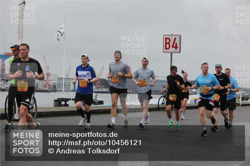 13.09.2026 - Kiel Lauf Andreas Tolksdorf http://msf.ph/oto/10456121 13.09.2026 11:56:45 Kiellinie 3193, 9931, 7878, 4, 388, 1068 meine-sportfotos.de