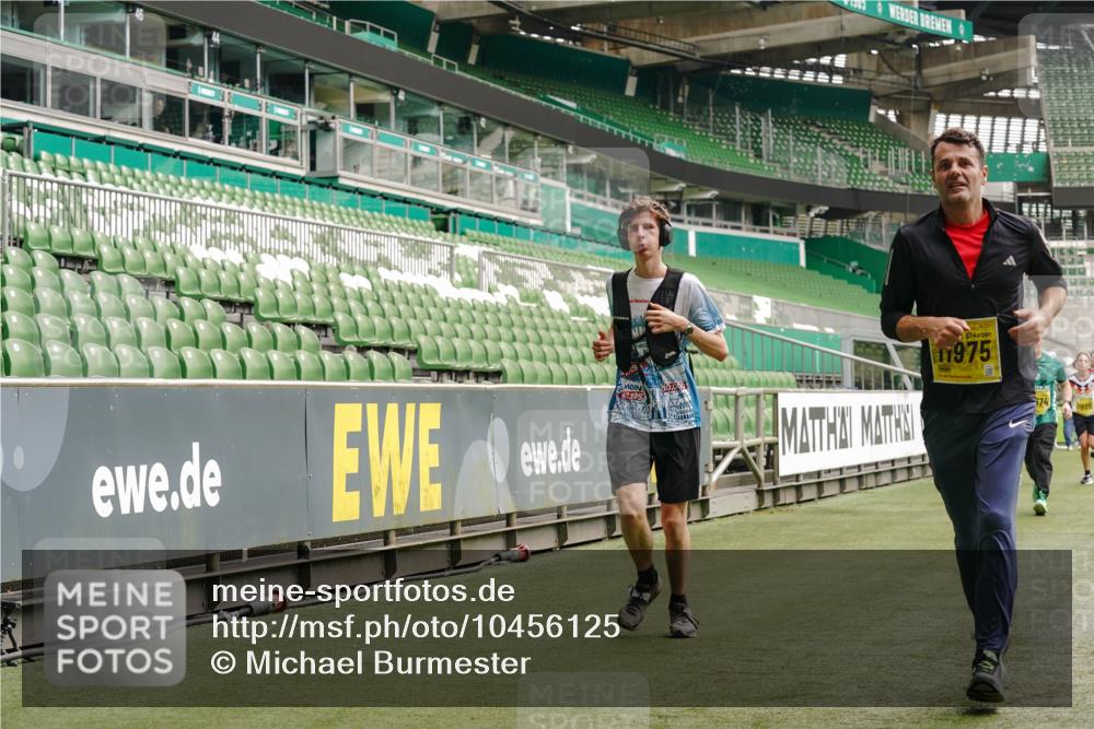 13.09.2026 - 21. swb-Marathon Bremen Michael Burmester http://msf.ph/oto/10456125 13.09.2026 10:33:02 Laufen im Stadion 10018, 10067, 10078, 10166, 10184, 10203, 10211, 10226, 10236, 10243, 10246, 10249, 10255, 10256, 10297, 10300, 10322, 10365, 10372, 10374, 10379, 10383, 10394, 10408, 10410, 10423, 10428, 10443, 10486, 10494, 10503, 10517, 10518, 10529, 10530, 10540, 10543, 10550, 10565, 10578, 10608, 10631, 10646, 10670, 10673, 10675, 10687, 10690, 10691, 10703, 10704, 10707, 10721, 10725, 10728, 10745, 10749, 10750, 10771, 10772, 10787, 10788, 10794, 10809 meine-sportfotos.de