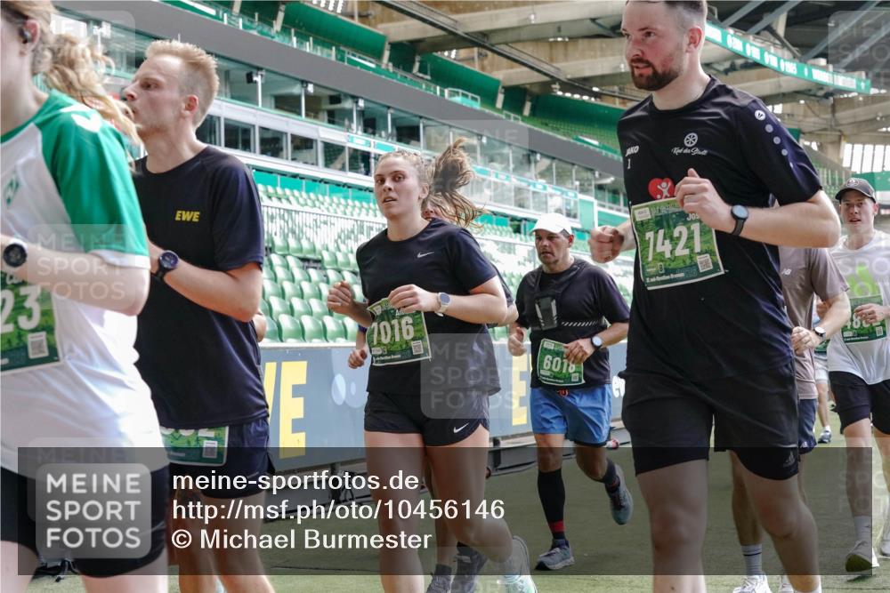 13.09.2026 - 21. swb-Marathon Bremen Michael Burmester http://msf.ph/oto/10456146 13.09.2026 13:11:11 Laufen im Stadion 164, 265, 373, 448, 581, 703, 843, 869, 984, 1113, 1180, 1435, 1738, 1849, 1851, 1855, 1867, 1894, 1936, 1952, 1967, 2202, 2248, 2268, 2281, 2284, 2299, 2330, 2333, 2339, 2342, 2353, 2375, 2426, 2432, 2443, 2530, 2531, 2553, 2573, 2589, 2654, 2659, 2669, 2673, 2682, 2714, 2717, 2784, 2785, 2804, 2819, 2822, 2836, 2850, 2907, 2920, 2932, 2976, 3026, 3027, 3063, 3079, 3082, 3086, 3089, 3122, 3159, 3174, 3207, 3208, 3291, 3328, 3349, 3352, 3370, 3409, 3410, 3470, 3549, 551 meine-sportfotos.de