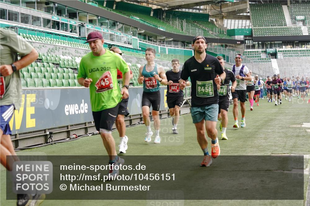 13.09.2026 - 21. swb-Marathon Bremen Michael Burmester http://msf.ph/oto/10456151 13.09.2026 12:53:21 Laufen im Stadion 102, 107, 145, 235, 313, 376, 472, 541, 560, 615, 616, 675, 683, 696, 740, 755, 792, 816, 827, 863, 982, 985, 987, 1033, 1056, 1076, 1207, 1232, 1252, 1297, 1419, 1433, 1445, 1468, 1492, 1528, 1542, 1551, 1646, 1664, 1704, 1707, 1814, 1955, 2007, 2008, 2043, 2055, 2203, 2280, 2350, 2362, 2401, 2422, 2454, 2480, 2498, 2499, 2623, 2701, 2767, 2820, 2858, 2882, 2913, 2971, 2997, 3085, 3149, 3236, 3336, 3362, 3413, 3448, 3566, 3830, 3899, 3988, 4283, 4475, 4573, 4605 meine-sportfotos.de