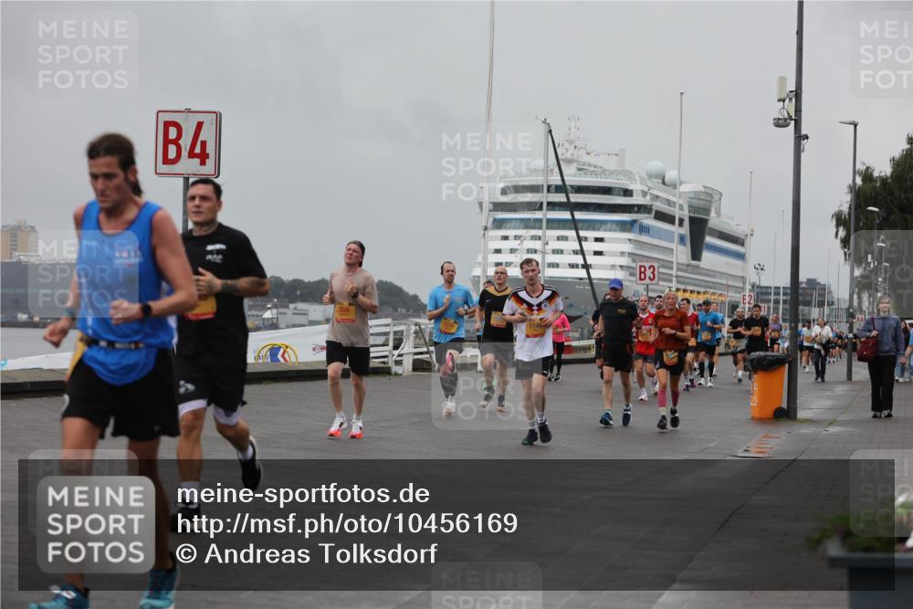 13.09.2026 - Kiel Lauf Andreas Tolksdorf http://msf.ph/oto/10456169 13.09.2026 11:56:48 Kiellinie 4, 324, 1145, 3 meine-sportfotos.de