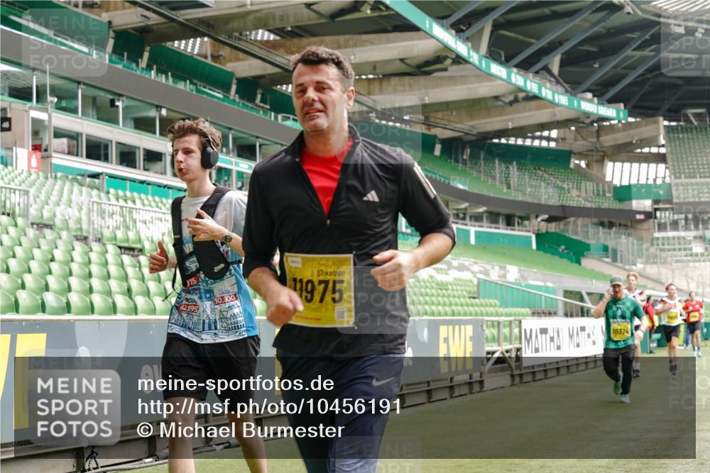 13.09.2026 - 21. swb-Marathon Bremen Michael Burmester http://msf.ph/oto/10456191 13.09.2026 10:33:04 Laufen im Stadion 10018, 10067, 10078, 10166, 10184, 10203, 10211, 10226, 10236, 10243, 10246, 10249, 10255, 10256, 10297, 10300, 10322, 10365, 10372, 10374, 10379, 10383, 10394, 10408, 10410, 10423, 10428, 10443, 10486, 10494, 10503, 10517, 10518, 10530, 10540, 10543, 10550, 10565, 10578, 10608, 10631, 10646, 10670, 10673, 10675, 10687, 10690, 10691, 10703, 10704, 10707, 10721, 10725, 10728, 10745, 10749, 10750, 10771, 10772, 10787, 10788, 10794, 10809 meine-sportfotos.de