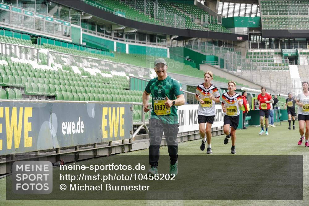 13.09.2026 - 21. swb-Marathon Bremen Michael Burmester http://msf.ph/oto/10456202 13.09.2026 10:33:05 Laufen im Stadion 10018, 10067, 10078, 10166, 10184, 10203, 10211, 10226, 10236, 10243, 10246, 10249, 10255, 10256, 10297, 10300, 10322, 10365, 10372, 10374, 10379, 10383, 10394, 10408, 10410, 10423, 10428, 10443, 10486, 10494, 10503, 10517, 10518, 10530, 10540, 10543, 10550, 10565, 10578, 10608, 10631, 10646, 10670, 10673, 10675, 10687, 10690, 10691, 10703, 10704, 10707, 10721, 10725, 10728, 10745, 10749, 10750, 10771, 10772, 10787, 10788, 10794, 10809 meine-sportfotos.de