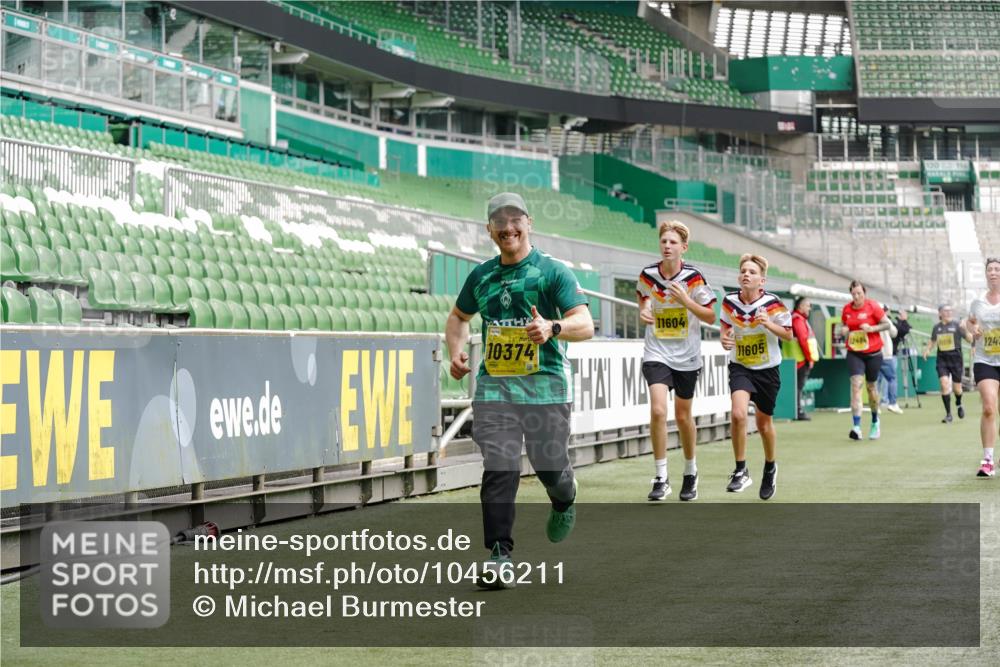 13.09.2026 - 21. swb-Marathon Bremen Michael Burmester http://msf.ph/oto/10456211 13.09.2026 10:33:05 Laufen im Stadion 10018, 10067, 10078, 10166, 10184, 10203, 10211, 10226, 10236, 10243, 10246, 10249, 10255, 10256, 10297, 10300, 10322, 10365, 10372, 10374, 10379, 10383, 10394, 10408, 10410, 10423, 10428, 10443, 10486, 10494, 10503, 10517, 10518, 10530, 10540, 10543, 10550, 10565, 10578, 10608, 10631, 10646, 10670, 10673, 10675, 10687, 10690, 10691, 10703, 10704, 10707, 10721, 10725, 10728, 10745, 10749, 10750, 10771, 10772, 10787, 10788, 10794, 10809 meine-sportfotos.de