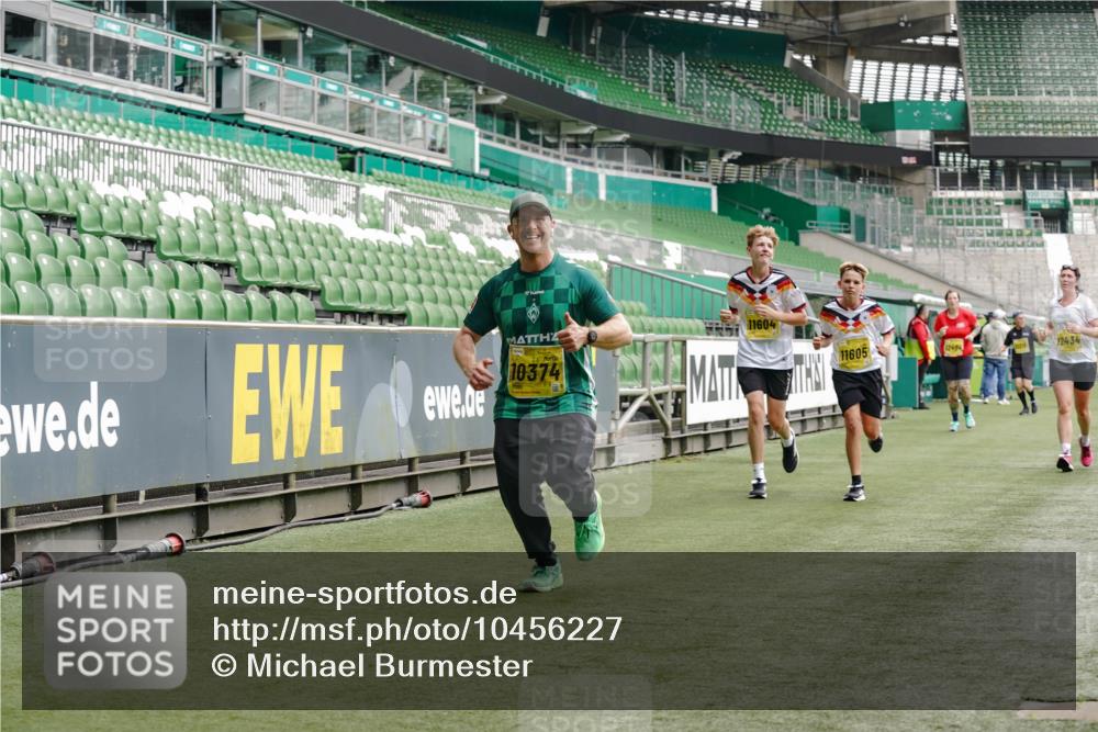 13.09.2026 - 21. swb-Marathon Bremen Michael Burmester http://msf.ph/oto/10456227 13.09.2026 10:33:06 Laufen im Stadion 10018, 10067, 10078, 10166, 10184, 10203, 10211, 10226, 10236, 10243, 10246, 10249, 10255, 10256, 10297, 10300, 10322, 10365, 10372, 10374, 10379, 10383, 10394, 10408, 10410, 10423, 10428, 10443, 10486, 10494, 10503, 10517, 10518, 10530, 10540, 10543, 10550, 10565, 10578, 10608, 10631, 10646, 10670, 10673, 10675, 10687, 10690, 10691, 10703, 10704, 10707, 10721, 10725, 10728, 10745, 10749, 10750, 10771, 10772, 10787, 10788, 10794, 10809 meine-sportfotos.de