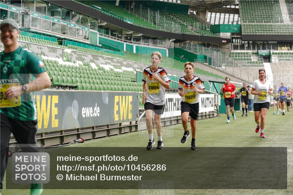 13.09.2026 - 21. swb-Marathon Bremen Michael Burmester http://msf.ph/oto/10456286 13.09.2026 10:33:07 Laufen im Stadion 10018, 10067, 10078, 10166, 10184, 10203, 10211, 10226, 10236, 10243, 10246, 10249, 10255, 10256, 10297, 10300, 10322, 10355, 10365, 10372, 10374, 10379, 10383, 10394, 10408, 10410, 10423, 10428, 10443, 10486, 10494, 10503, 10517, 10518, 10530, 10540, 10543, 10550, 10565, 10578, 10608, 10631, 10646, 10670, 10673, 10675, 10687, 10690, 10691, 10703, 10707, 10721, 10725, 10728, 10745, 10749, 10750, 10771, 10772, 10787, 10788, 10794, 10809 meine-sportfotos.de
