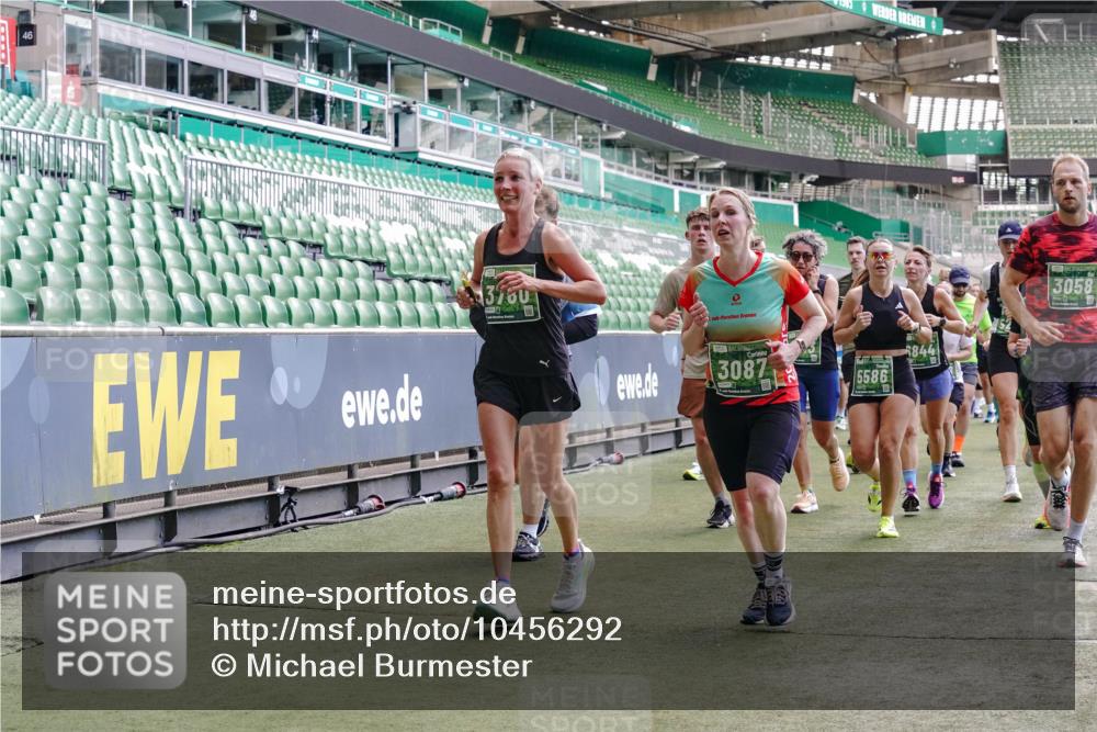 13.09.2026 - 21. swb-Marathon Bremen Michael Burmester http://msf.ph/oto/10456292 13.09.2026 13:11:15 Laufen im Stadion 265, 373, 581, 703, 843, 869, 984, 1113, 1180, 1435, 1738, 1849, 1851, 1855, 1867, 1894, 1936, 1952, 1967, 2202, 2248, 2268, 2281, 2284, 2299, 2330, 2333, 2339, 2342, 2353, 2375, 2426, 2432, 2443, 2530, 2531, 2553, 2589, 2654, 2659, 2669, 2673, 2682, 2714, 2717, 2784, 2785, 2804, 2819, 2822, 2836, 2850, 2907, 2920, 2932, 2976, 3026, 3027, 3063, 3079, 3082, 3086, 3089, 3122, 3159, 3174, 3207, 3208, 3291, 3328, 3349, 3352, 3370, 3409, 3410, 3470, 3549, 551 meine-sportfotos.de