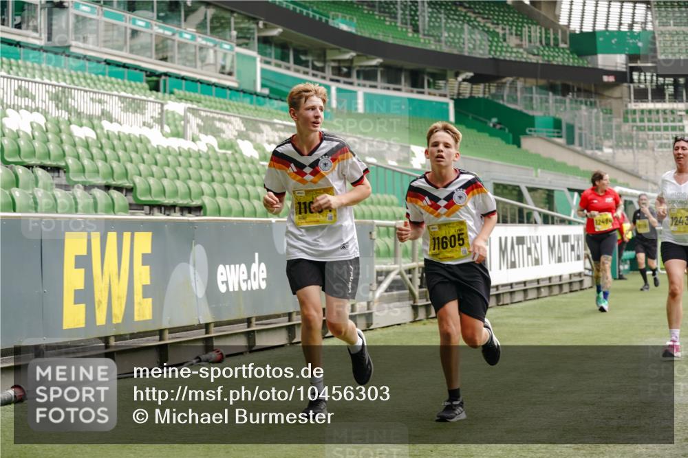 13.09.2026 - 21. swb-Marathon Bremen Michael Burmester http://msf.ph/oto/10456303 13.09.2026 10:33:08 Laufen im Stadion 10018, 10067, 10078, 10166, 10184, 10203, 10211, 10226, 10236, 10243, 10246, 10249, 10255, 10256, 10297, 10300, 10322, 10355, 10365, 10372, 10374, 10379, 10383, 10394, 10408, 10410, 10423, 10428, 10443, 10486, 10494, 10503, 10517, 10518, 10530, 10540, 10543, 10550, 10565, 10578, 10608, 10631, 10646, 10670, 10673, 10675, 10687, 10690, 10691, 10703, 10707, 10721, 10725, 10728, 10745, 10749, 10750, 10771, 10772, 10787, 10788, 10794, 10809 meine-sportfotos.de