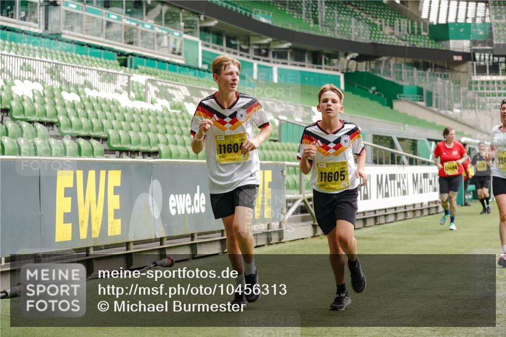 13.09.2026 - 21. swb-Marathon Bremen Michael Burmester http://msf.ph/oto/10456313 13.09.2026 10:33:08 Laufen im Stadion 10018, 10067, 10078, 10166, 10184, 10203, 10211, 10226, 10236, 10243, 10246, 10249, 10255, 10256, 10297, 10300, 10322, 10355, 10365, 10372, 10374, 10379, 10383, 10394, 10408, 10410, 10423, 10428, 10443, 10486, 10494, 10503, 10517, 10518, 10530, 10540, 10543, 10550, 10565, 10578, 10608, 10631, 10646, 10670, 10673, 10675, 10687, 10690, 10691, 10703, 10707, 10721, 10725, 10728, 10745, 10749, 10750, 10771, 10772, 10787, 10788, 10794, 10809 meine-sportfotos.de