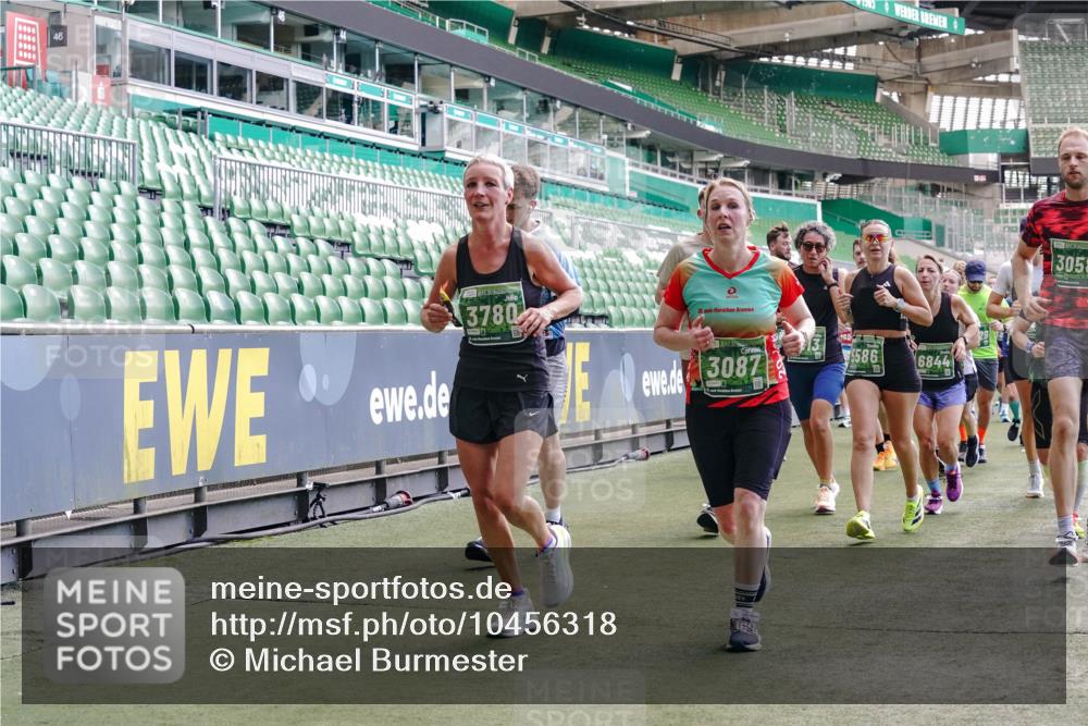 13.09.2026 - 21. swb-Marathon Bremen Michael Burmester http://msf.ph/oto/10456318 13.09.2026 13:11:15 Laufen im Stadion 265, 373, 581, 703, 843, 869, 984, 1113, 1180, 1435, 1738, 1849, 1851, 1855, 1867, 1894, 1936, 1952, 1967, 2202, 2248, 2268, 2281, 2284, 2299, 2330, 2333, 2339, 2342, 2353, 2375, 2426, 2432, 2443, 2530, 2531, 2553, 2589, 2654, 2659, 2669, 2673, 2682, 2714, 2717, 2784, 2785, 2804, 2819, 2822, 2836, 2850, 2907, 2920, 2932, 2976, 3026, 3027, 3063, 3079, 3082, 3086, 3089, 3122, 3159, 3174, 3207, 3208, 3291, 3328, 3349, 3352, 3370, 3409, 3410, 3470, 3549, 551 meine-sportfotos.de