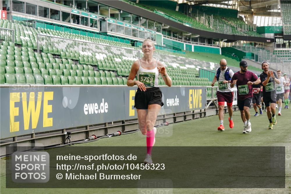 13.09.2026 - 21. swb-Marathon Bremen Michael Burmester http://msf.ph/oto/10456323 13.09.2026 12:53:26 Laufen im Stadion 102, 107, 145, 313, 376, 385, 472, 481, 541, 560, 615, 616, 675, 683, 696, 740, 755, 792, 816, 827, 982, 985, 987, 1033, 1056, 1076, 1207, 1232, 1252, 1297, 1419, 1433, 1445, 1468, 1492, 1528, 1542, 1551, 1631, 1646, 1664, 1704, 1707, 1814, 1955, 2007, 2008, 2043, 2055, 2203, 2280, 2350, 2362, 2401, 2422, 2454, 2480, 2498, 2499, 2623, 2701, 2767, 2820, 2824, 2858, 2882, 2913, 2971, 2997, 3054, 3085, 3149, 3236, 3336, 3362, 3413, 3448, 3830, 3899, 3988, 4283, 4475, 4605 meine-sportfotos.de
