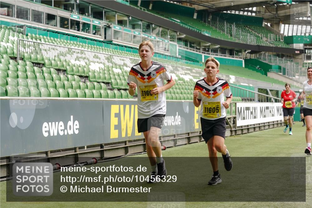 13.09.2026 - 21. swb-Marathon Bremen Michael Burmester http://msf.ph/oto/10456329 13.09.2026 10:33:09 Laufen im Stadion 10018, 10067, 10078, 10166, 10184, 10203, 10211, 10226, 10236, 10243, 10246, 10249, 10255, 10256, 10297, 10300, 10322, 10355, 10365, 10372, 10374, 10379, 10383, 10394, 10408, 10410, 10423, 10428, 10443, 10486, 10494, 10503, 10517, 10518, 10530, 10540, 10543, 10550, 10565, 10578, 10608, 10631, 10646, 10670, 10673, 10675, 10687, 10690, 10691, 10703, 10707, 10721, 10725, 10728, 10745, 10749, 10750, 10771, 10772, 10787, 10788, 10794, 10809 meine-sportfotos.de