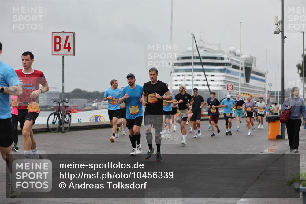 13.09.2026 - Kiel Lauf Andreas Tolksdorf http://msf.ph/oto/10456339 13.09.2026 11:57:00 Kiellinie 1012, 7771, 4, 9903, 10985, 3 meine-sportfotos.de