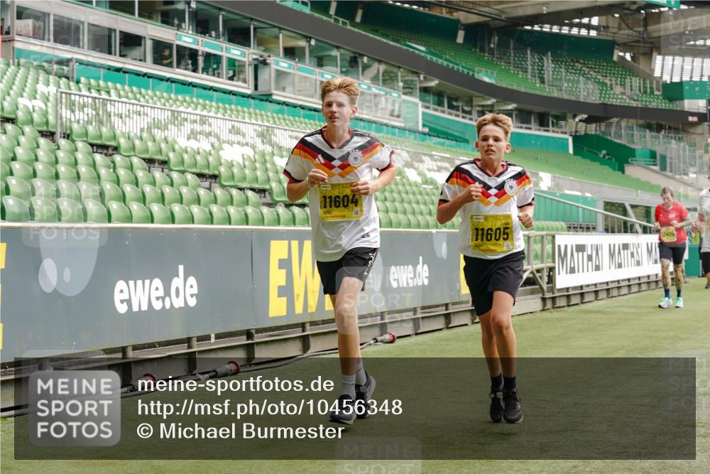 13.09.2026 - 21. swb-Marathon Bremen Michael Burmester http://msf.ph/oto/10456348 13.09.2026 10:33:09 Laufen im Stadion 10018, 10067, 10078, 10166, 10184, 10203, 10211, 10226, 10236, 10243, 10246, 10249, 10255, 10256, 10297, 10300, 10322, 10355, 10365, 10372, 10374, 10379, 10383, 10394, 10408, 10410, 10423, 10428, 10443, 10486, 10494, 10503, 10517, 10518, 10530, 10540, 10543, 10550, 10565, 10578, 10608, 10631, 10646, 10670, 10673, 10675, 10687, 10690, 10691, 10703, 10707, 10721, 10725, 10728, 10745, 10749, 10750, 10771, 10772, 10787, 10788, 10794, 10809 meine-sportfotos.de