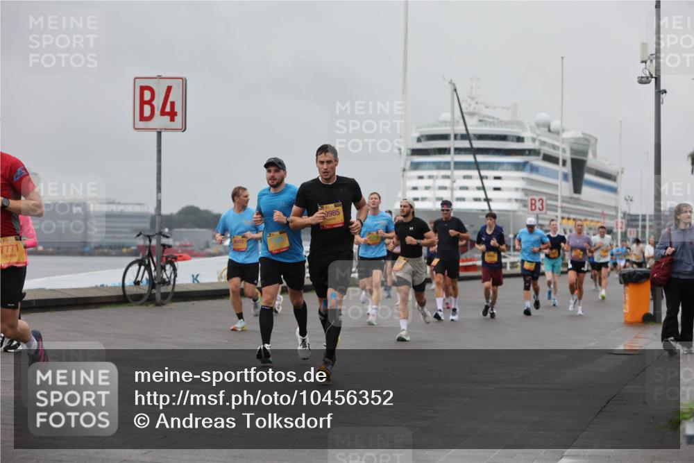 13.09.2026 - Kiel Lauf Andreas Tolksdorf http://msf.ph/oto/10456352 13.09.2026 11:57:00 Kiellinie 4, 1139, 7771, 9903, 0985, 3 meine-sportfotos.de