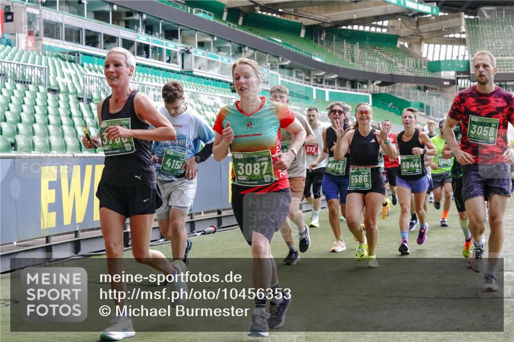 13.09.2026 - 21. swb-Marathon Bremen Michael Burmester http://msf.ph/oto/10456353 13.09.2026 13:11:15 Laufen im Stadion 265, 373, 581, 703, 843, 869, 984, 1113, 1180, 1435, 1738, 1849, 1851, 1855, 1867, 1894, 1936, 1952, 1967, 2202, 2248, 2268, 2281, 2284, 2299, 2330, 2333, 2339, 2342, 2353, 2375, 2426, 2432, 2443, 2530, 2531, 2553, 2589, 2654, 2659, 2669, 2673, 2682, 2714, 2717, 2784, 2785, 2804, 2819, 2822, 2836, 2850, 2907, 2920, 2932, 2976, 3026, 3027, 3063, 3079, 3082, 3086, 3089, 3122, 3159, 3174, 3207, 3208, 3291, 3328, 3349, 3352, 3370, 3409, 3410, 3470, 3549, 551 meine-sportfotos.de