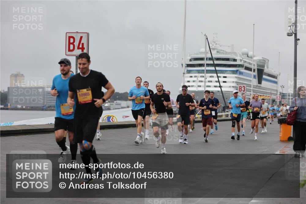 13.09.2026 - Kiel Lauf Andreas Tolksdorf http://msf.ph/oto/10456380 13.09.2026 11:57:02 Kiellinie 4, 10985, 083, 6502, 3 meine-sportfotos.de