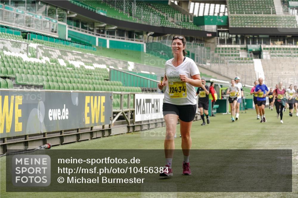 13.09.2026 - 21. swb-Marathon Bremen Michael Burmester http://msf.ph/oto/10456384 13.09.2026 10:33:11 Laufen im Stadion 10018, 10067, 10078, 10166, 10184, 10203, 10211, 10226, 10236, 10243, 10246, 10249, 10255, 10256, 10297, 10300, 10322, 10355, 10365, 10372, 10374, 10379, 10383, 10394, 10408, 10410, 10423, 10428, 10443, 10486, 10494, 10503, 10517, 10518, 10530, 10540, 10543, 10550, 10565, 10578, 10604, 10608, 10646, 10670, 10673, 10675, 10687, 10690, 10691, 10699, 10703, 10707, 10721, 10725, 10728, 10745, 10749, 10750, 10771, 10772, 10787, 10788, 10794, 10809 meine-sportfotos.de