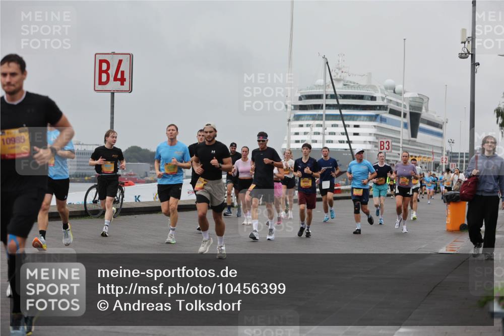 13.09.2026 - Kiel Lauf Andreas Tolksdorf http://msf.ph/oto/10456399 13.09.2026 11:57:03 Kiellinie 10985, 4, 6502, 3 meine-sportfotos.de
