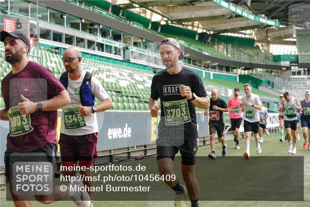 13.09.2026 - 21. swb-Marathon Bremen Michael Burmester http://msf.ph/oto/10456409 13.09.2026 12:53:30 Laufen im Stadion 102, 107, 145, 189, 313, 376, 385, 472, 481, 541, 560, 615, 616, 666, 675, 683, 696, 740, 755, 792, 816, 827, 982, 985, 987, 1033, 1056, 1076, 1207, 1232, 1252, 1297, 1419, 1433, 1445, 1468, 1528, 1542, 1551, 1631, 1646, 1658, 1664, 1704, 1707, 1814, 1955, 2007, 2043, 2055, 2203, 2280, 2350, 2362, 2401, 2422, 2454, 2480, 2498, 2499, 2623, 2701, 2767, 2820, 2824, 2858, 2882, 2913, 2971, 2997, 3054, 3085, 3149, 3236, 3336, 3362, 3413, 3448, 3830, 3988, 4283, 4475, 4605 meine-sportfotos.de