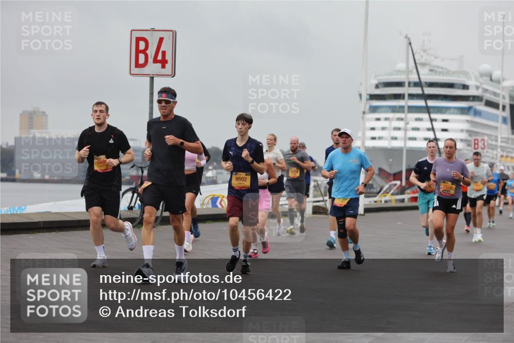 13.09.2026 - Kiel Lauf Andreas Tolksdorf http://msf.ph/oto/10456422 13.09.2026 11:57:06 Kiellinie 4, 588, 6502, 12518, 1972, 3 meine-sportfotos.de
