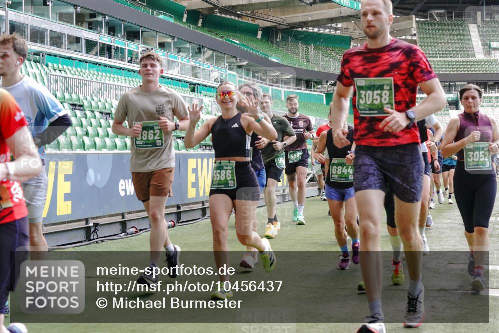 13.09.2026 - 21. swb-Marathon Bremen Michael Burmester http://msf.ph/oto/10456437 13.09.2026 13:11:16 Laufen im Stadion 265, 373, 581, 703, 843, 869, 984, 1113, 1180, 1226, 1435, 1738, 1849, 1851, 1855, 1867, 1894, 1936, 1952, 1967, 2202, 2248, 2268, 2281, 2284, 2299, 2330, 2333, 2339, 2342, 2353, 2375, 2426, 2432, 2443, 2530, 2531, 2553, 2589, 2654, 2659, 2669, 2673, 2682, 2714, 2717, 2784, 2785, 2804, 2819, 2822, 2836, 2850, 2907, 2920, 2932, 2976, 3026, 3027, 3063, 3079, 3082, 3086, 3089, 3122, 3159, 3174, 3207, 3208, 3291, 3328, 3349, 3352, 3370, 3409, 3410, 3470, 3549, 551 meine-sportfotos.de
