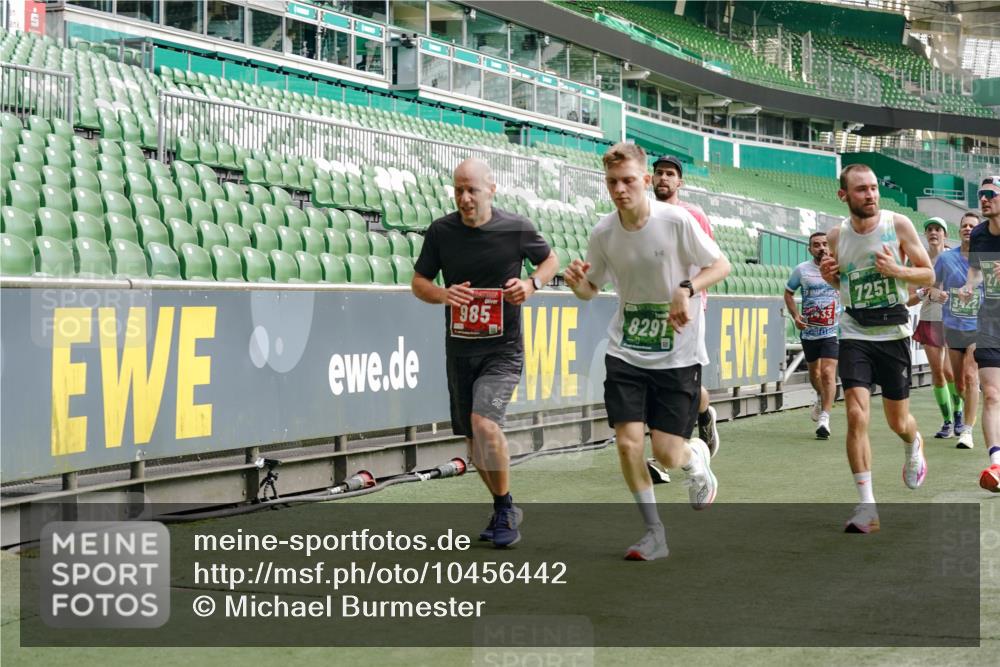 13.09.2026 - 21. swb-Marathon Bremen Michael Burmester http://msf.ph/oto/10456442 13.09.2026 12:53:31 Laufen im Stadion 102, 107, 145, 189, 313, 376, 385, 472, 481, 541, 560, 615, 616, 666, 675, 683, 696, 740, 755, 792, 816, 827, 982, 985, 987, 1033, 1056, 1076, 1207, 1232, 1252, 1297, 1419, 1433, 1445, 1468, 1528, 1542, 1551, 1631, 1646, 1658, 1664, 1704, 1707, 1814, 2007, 2043, 2055, 2203, 2280, 2350, 2362, 2401, 2422, 2454, 2480, 2498, 2499, 2623, 2701, 2767, 2820, 2824, 2858, 2882, 2913, 2962, 2971, 2997, 3054, 3085, 3149, 3236, 3336, 3362, 3413, 3448, 3830, 3988, 4283, 4475, 4605 meine-sportfotos.de