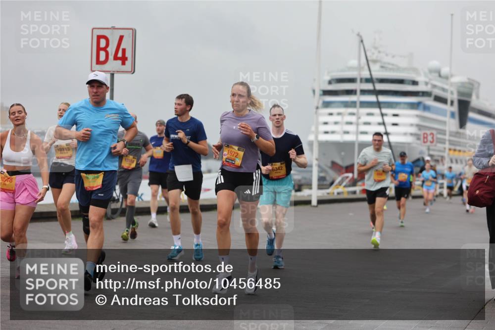 13.09.2026 - Kiel Lauf Andreas Tolksdorf http://msf.ph/oto/10456485 13.09.2026 11:57:09 Kiellinie 178, 4, 12113, 12518, 1972, 6342, 3 meine-sportfotos.de