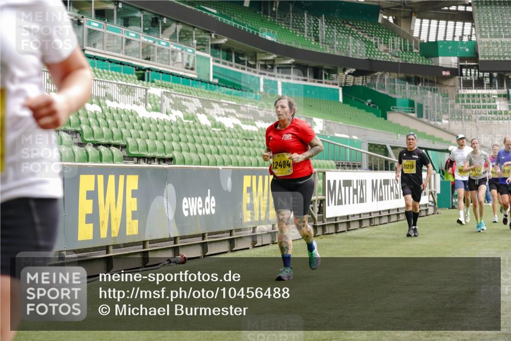 13.09.2026 - 21. swb-Marathon Bremen Michael Burmester http://msf.ph/oto/10456488 13.09.2026 10:33:13 Laufen im Stadion 10018, 10067, 10078, 10166, 10184, 10203, 10211, 10226, 10236, 10243, 10246, 10249, 10255, 10256, 10297, 10300, 10322, 10355, 10365, 10372, 10374, 10379, 10383, 10394, 10408, 10410, 10423, 10428, 10443, 10486, 10494, 10503, 10517, 10518, 10530, 10540, 10550, 10565, 10578, 10604, 10646, 10668, 10670, 10673, 10675, 10687, 10690, 10691, 10699, 10703, 10707, 10721, 10728, 10745, 10749, 10750, 10771, 10772, 10787, 10788, 10794, 10809 meine-sportfotos.de