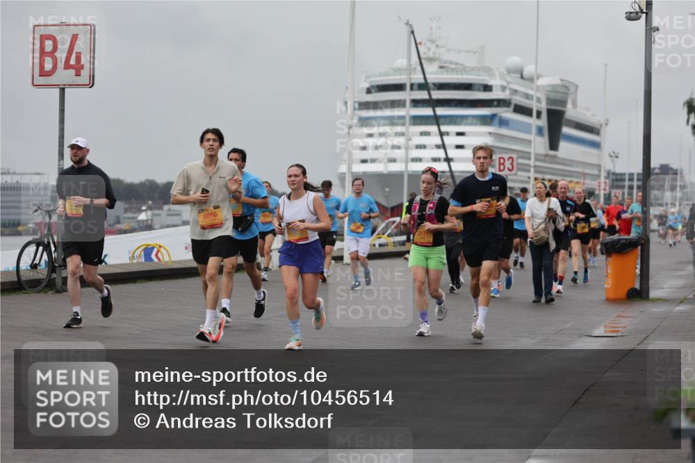 13.09.2026 - Kiel Lauf Andreas Tolksdorf http://msf.ph/oto/10456514 13.09.2026 11:57:22 Kiellinie 4, 8698, 3171, 3 meine-sportfotos.de