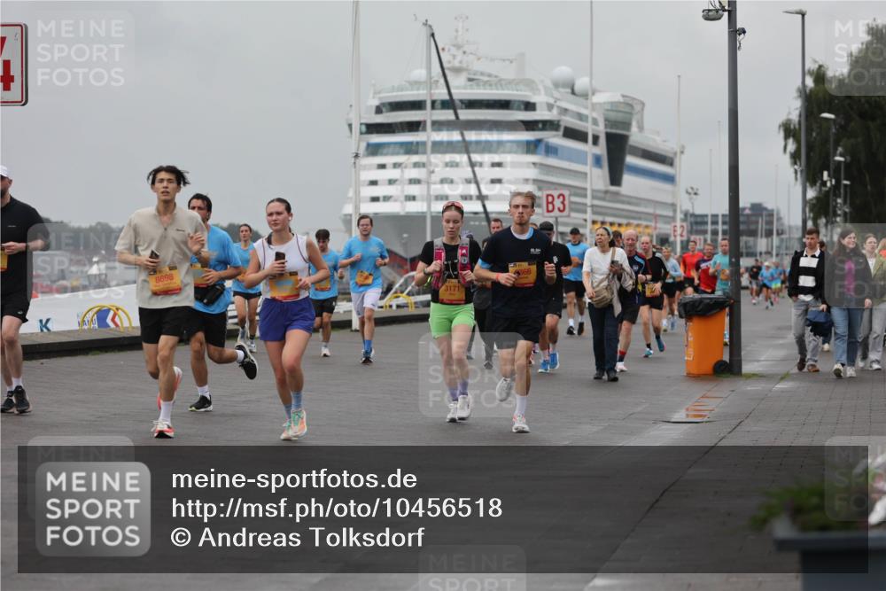 13.09.2026 - Kiel Lauf Andreas Tolksdorf http://msf.ph/oto/10456518 13.09.2026 11:57:22 Kiellinie 8698, 3171, 866, 3 meine-sportfotos.de
