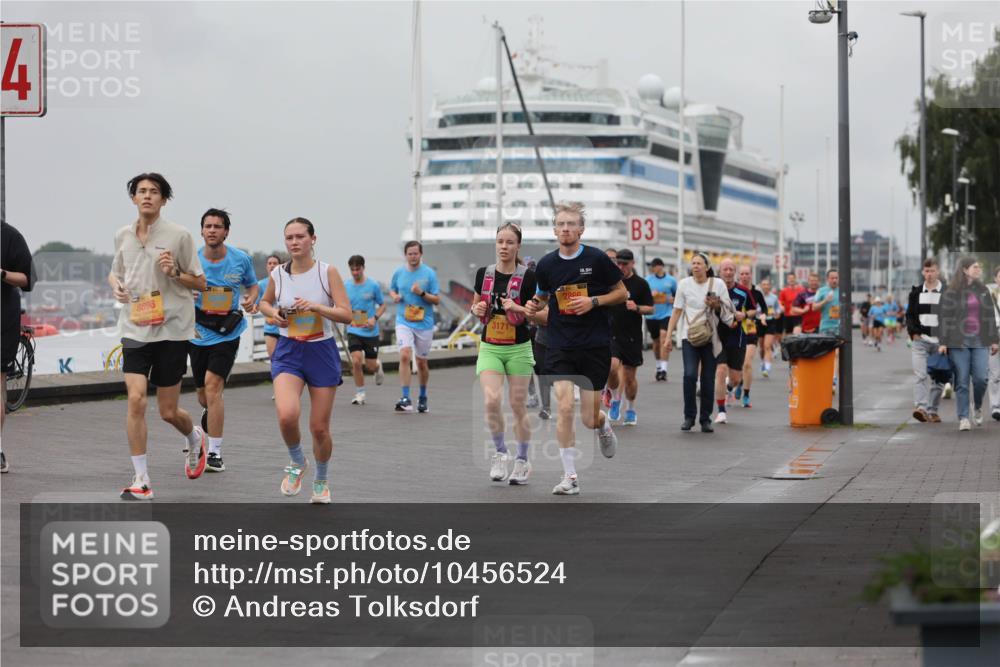 13.09.2026 - Kiel Lauf Andreas Tolksdorf http://msf.ph/oto/10456524 13.09.2026 11:57:23 Kiellinie 4, 8698, 3171, 2866, 3 meine-sportfotos.de