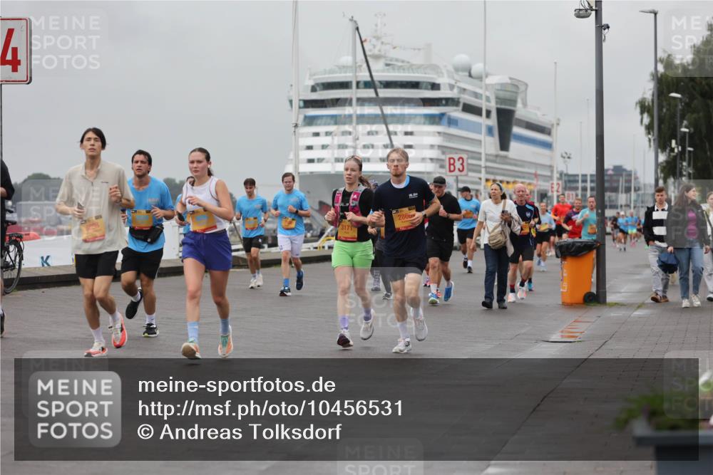 13.09.2026 - Kiel Lauf Andreas Tolksdorf http://msf.ph/oto/10456531 13.09.2026 11:57:23 Kiellinie 4, 8698, 3171, 2860, 3 meine-sportfotos.de