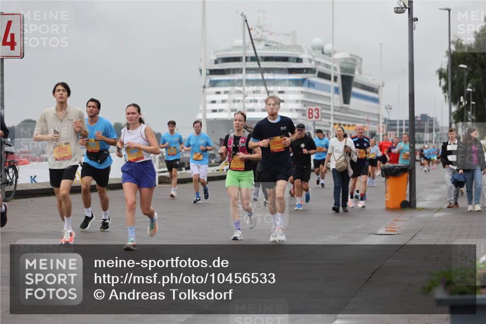 13.09.2026 - Kiel Lauf Andreas Tolksdorf http://msf.ph/oto/10456533 13.09.2026 11:57:23 Kiellinie 4, 8698, 3171, 2866, 3 meine-sportfotos.de
