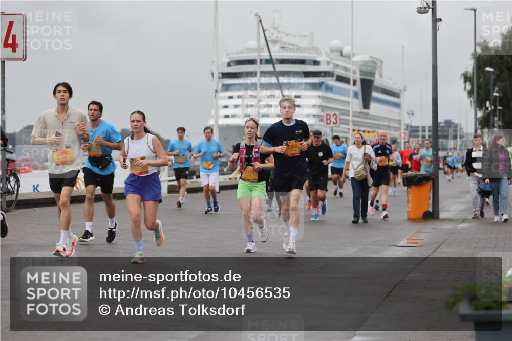 13.09.2026 - Kiel Lauf Andreas Tolksdorf http://msf.ph/oto/10456535 13.09.2026 11:57:23 Kiellinie 4, 8698, 3171, 866, 3 meine-sportfotos.de