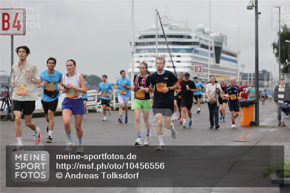 13.09.2026 - Kiel Lauf Andreas Tolksdorf http://msf.ph/oto/10456556 13.09.2026 11:57:23 Kiellinie 4, 8698, 3171, 2866, 3 meine-sportfotos.de