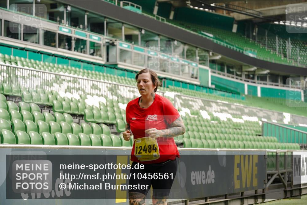 13.09.2026 - 21. swb-Marathon Bremen Michael Burmester http://msf.ph/oto/10456561 13.09.2026 10:33:15 Laufen im Stadion 10018, 10067, 10078, 10166, 10184, 10203, 10211, 10226, 10236, 10243, 10246, 10249, 10255, 10256, 10297, 10300, 10322, 10355, 10365, 10372, 10374, 10379, 10383, 10394, 10408, 10410, 10423, 10428, 10443, 10486, 10494, 10503, 10517, 10518, 10530, 10540, 10550, 10565, 10578, 10604, 10646, 10668, 10670, 10673, 10675, 10687, 10690, 10691, 10699, 10703, 10707, 10721, 10728, 10745, 10749, 10750, 10771, 10772, 10787, 10788, 10794, 10809 meine-sportfotos.de