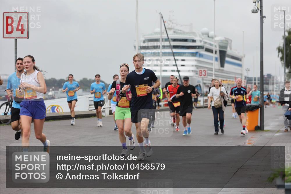 13.09.2026 - Kiel Lauf Andreas Tolksdorf http://msf.ph/oto/10456579 13.09.2026 11:57:24 Kiellinie 4, 3171, 3, 39, 2866 meine-sportfotos.de