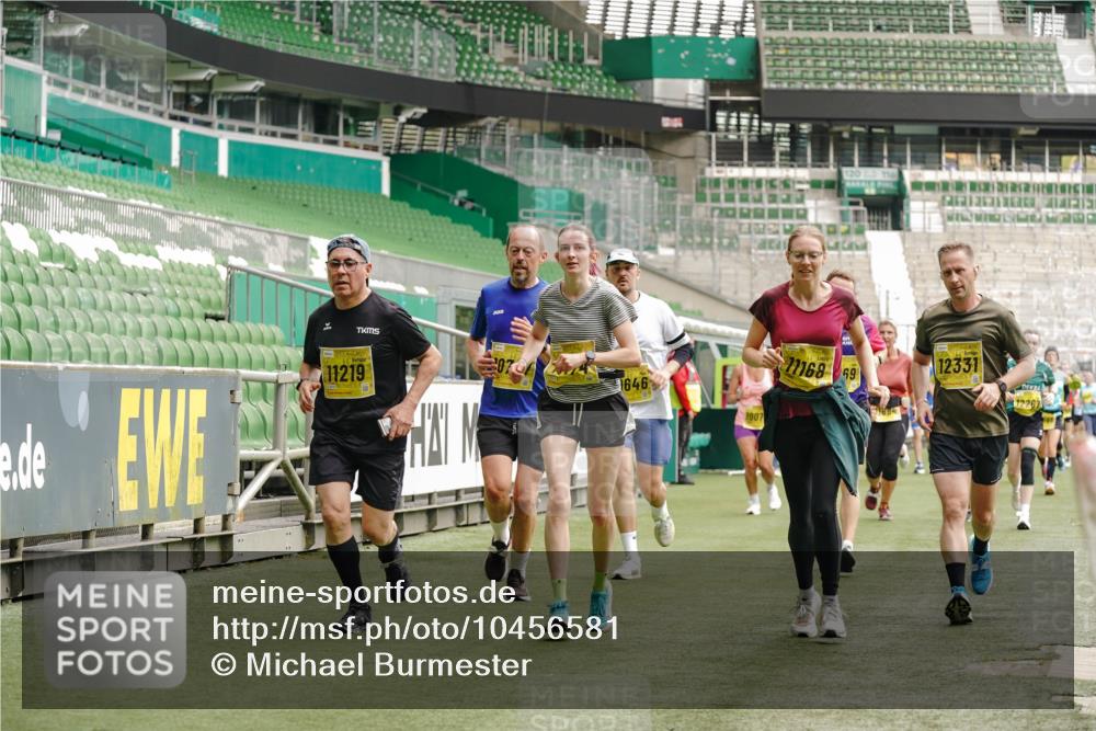 13.09.2026 - 21. swb-Marathon Bremen Michael Burmester http://msf.ph/oto/10456581 13.09.2026 10:33:16 Laufen im Stadion 10018, 10067, 10078, 10166, 10184, 10203, 10211, 10226, 10236, 10243, 10246, 10249, 10255, 10256, 10297, 10300, 10322, 10355, 10365, 10372, 10374, 10379, 10383, 10394, 10408, 10410, 10423, 10428, 10443, 10486, 10494, 10503, 10517, 10518, 10530, 10540, 10550, 10565, 10578, 10604, 10646, 10668, 10670, 10673, 10675, 10687, 10690, 10691, 10699, 10703, 10707, 10721, 10728, 10745, 10749, 10750, 10771, 10772, 10787, 10788, 10794, 10809 meine-sportfotos.de
