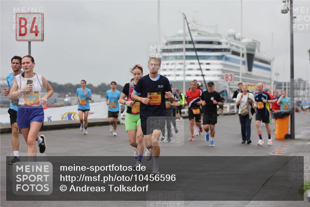 13.09.2026 - Kiel Lauf Andreas Tolksdorf http://msf.ph/oto/10456596 13.09.2026 11:57:25 Kiellinie 4, 39, 8696, 317, 38, 866, 3 meine-sportfotos.de
