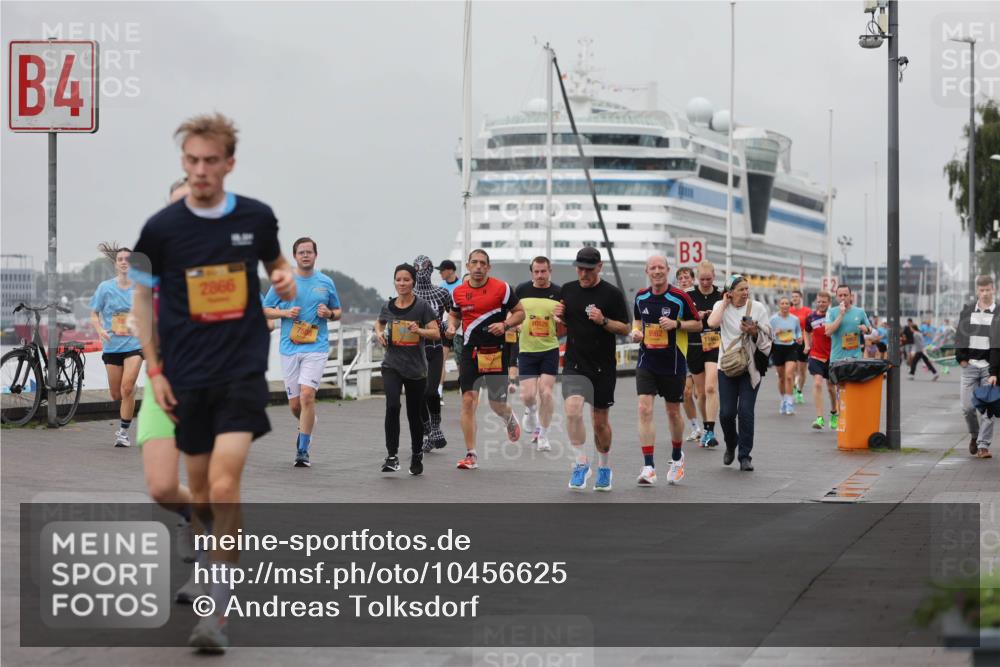13.09.2026 - Kiel Lauf Andreas Tolksdorf http://msf.ph/oto/10456625 13.09.2026 11:57:26 Kiellinie 4, 2866, 9962, 3 meine-sportfotos.de
