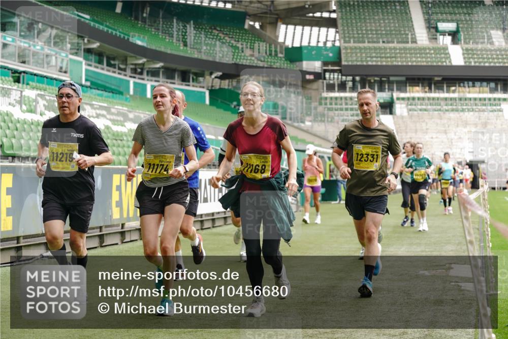13.09.2026 - 21. swb-Marathon Bremen Michael Burmester http://msf.ph/oto/10456680 13.09.2026 10:33:18 Laufen im Stadion 10018, 10067, 10078, 10166, 10184, 10203, 10211, 10226, 10236, 10240, 10243, 10246, 10249, 10255, 10256, 10297, 10300, 10322, 10355, 10365, 10372, 10374, 10379, 10383, 10394, 10408, 10410, 10423, 10428, 10443, 10486, 10494, 10503, 10517, 10518, 10530, 10540, 10550, 10565, 10578, 10604, 10646, 10668, 10670, 10673, 10675, 10687, 10690, 10691, 10699, 10703, 10707, 10721, 10728, 10745, 10749, 10750, 10771, 10772, 10787, 10788, 10794, 10809, 10857 meine-sportfotos.de