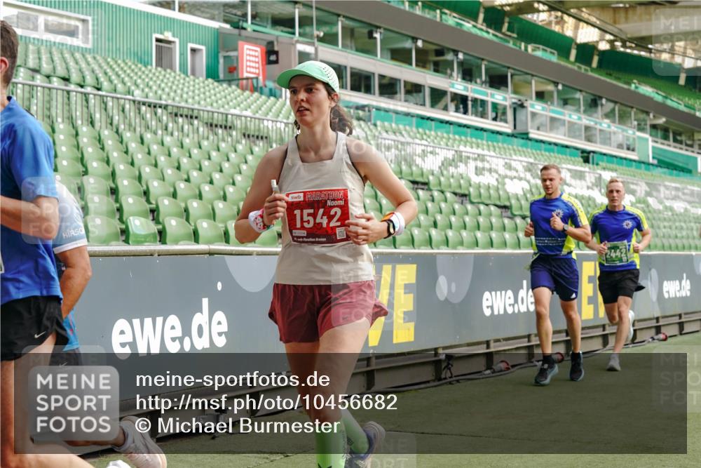 13.09.2026 - 21. swb-Marathon Bremen Michael Burmester http://msf.ph/oto/10456682 13.09.2026 12:53:36 Laufen im Stadion 102, 107, 145, 189, 313, 376, 385, 472, 481, 541, 560, 615, 616, 666, 675, 683, 696, 740, 755, 792, 816, 827, 982, 985, 987, 1033, 1056, 1076, 1207, 1232, 1252, 1297, 1419, 1433, 1445, 1468, 1528, 1542, 1551, 1631, 1646, 1658, 1664, 1704, 1707, 1814, 2007, 2043, 2055, 2203, 2280, 2350, 2362, 2401, 2422, 2454, 2480, 2498, 2499, 2623, 2701, 2767, 2820, 2824, 2858, 2882, 2913, 2962, 2971, 2997, 3054, 3085, 3149, 3236, 3336, 3357, 3362, 3413, 3448, 3988, 4283, 4605 meine-sportfotos.de