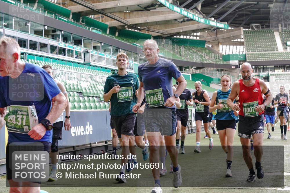 13.09.2026 - 21. swb-Marathon Bremen Michael Burmester http://msf.ph/oto/10456691 13.09.2026 13:11:21 Laufen im Stadion 265, 373, 581, 703, 843, 984, 1113, 1180, 1226, 1435, 1738, 1849, 1851, 1855, 1867, 1894, 1936, 1952, 1967, 2202, 2248, 2268, 2281, 2284, 2299, 2330, 2333, 2339, 2342, 2353, 2375, 2377, 2398, 2426, 2432, 2443, 2530, 2531, 2553, 2589, 2654, 2659, 2669, 2673, 2682, 2714, 2784, 2785, 2804, 2819, 2822, 2836, 2850, 2907, 2920, 2932, 2976, 3026, 3027, 3063, 3079, 3082, 3089, 3122, 3159, 3174, 3207, 3208, 3308, 3328, 3349, 3352, 3370, 3409, 3410, 3470, 3549, 551 meine-sportfotos.de