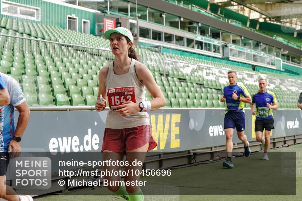 13.09.2026 - 21. swb-Marathon Bremen Michael Burmester http://msf.ph/oto/10456696 13.09.2026 12:53:37 Laufen im Stadion 102, 107, 145, 189, 313, 376, 385, 472, 481, 541, 560, 615, 616, 666, 675, 683, 696, 740, 755, 792, 816, 827, 982, 985, 987, 1033, 1056, 1076, 1207, 1232, 1252, 1297, 1419, 1433, 1445, 1468, 1528, 1542, 1551, 1631, 1646, 1658, 1664, 1704, 1707, 1814, 2007, 2043, 2055, 2203, 2280, 2350, 2362, 2401, 2422, 2454, 2480, 2498, 2499, 2623, 2701, 2767, 2820, 2824, 2858, 2882, 2913, 2962, 2971, 2997, 3054, 3085, 3149, 3236, 3336, 3357, 3362, 3413, 3448, 3988, 4283, 4605 meine-sportfotos.de