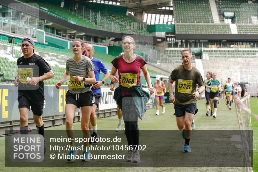 13.09.2026 - 21. swb-Marathon Bremen Michael Burmester http://msf.ph/oto/10456702 13.09.2026 10:33:18 Laufen im Stadion 10018, 10067, 10078, 10166, 10184, 10203, 10211, 10226, 10236, 10240, 10243, 10246, 10249, 10255, 10256, 10297, 10300, 10322, 10355, 10365, 10372, 10374, 10379, 10383, 10394, 10408, 10410, 10423, 10428, 10443, 10486, 10494, 10503, 10517, 10518, 10530, 10540, 10550, 10565, 10578, 10604, 10646, 10668, 10670, 10673, 10675, 10687, 10690, 10691, 10699, 10703, 10707, 10721, 10728, 10745, 10749, 10750, 10771, 10772, 10787, 10788, 10794, 10809, 10857 meine-sportfotos.de
